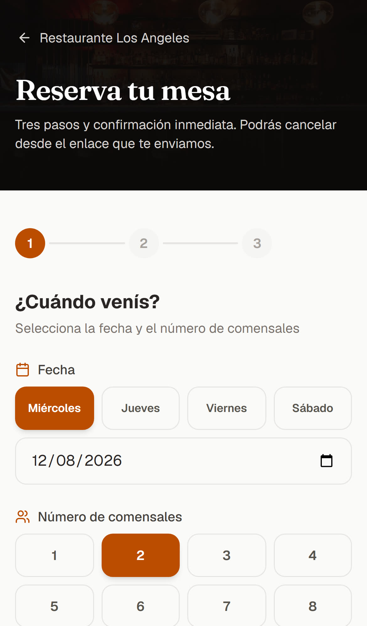 Pantalla de reserva de mesa desde el móvil del cliente, en la web del restaurante